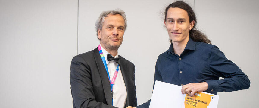 Bach Gymnasium 2025-10-25 Timon Retzlaff vom Bach-Gymnasium zählt zu Deutschlands talentiertestem Informatiknachwuchs